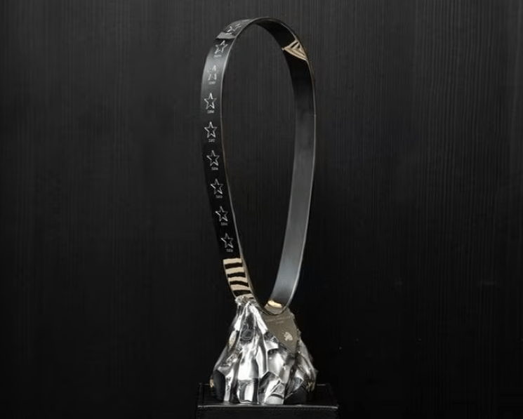 TROFEO LENNART JOHANSSON PARA EL CAMPEÒN DE LA YOUTH LEAGUE