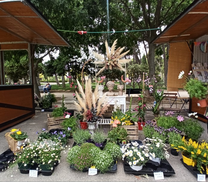Mercado de las flores en Zaragoza Florece